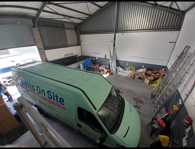 203M² FACTORY TO LET IN STIKLAND INDUSTRIAL